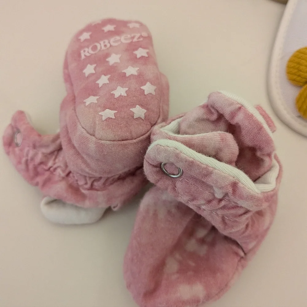 Robeez pink booties Shoe Bundle size 0-6 Month